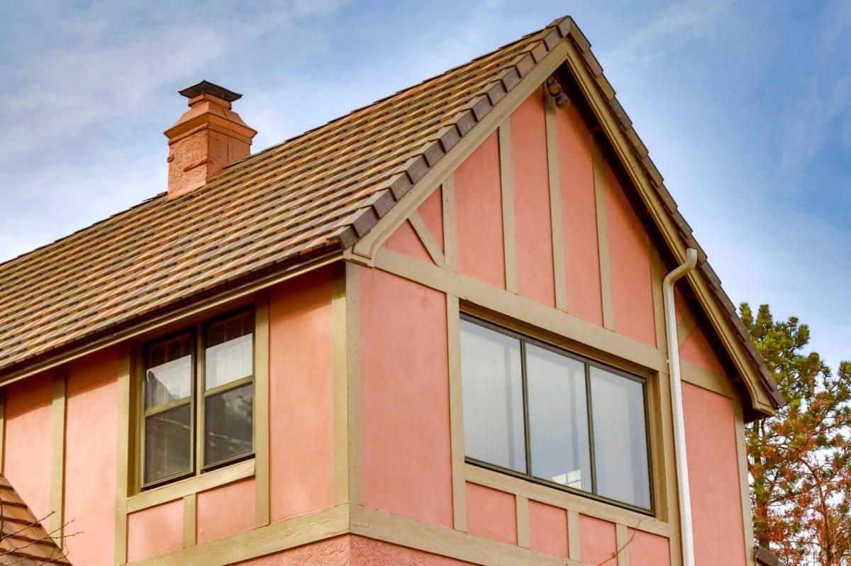You are currently viewing How to Pick the Best Roof Shingle Color for Your Home