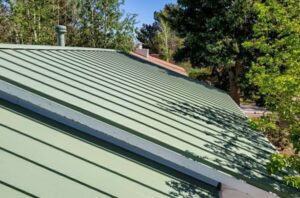 Read more about the article How to Choose the Right Roofing Material for Your Home: Metal Roofing