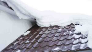 Read more about the article <strong>5 Signs You Need a Roof Inspection This Winter</strong> 